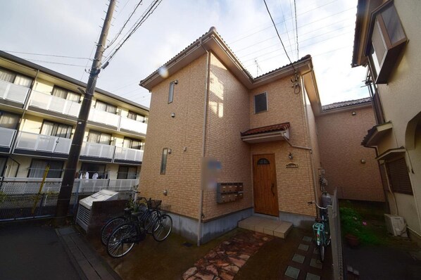 キャメル草加氷川町の物件外観写真